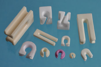 slit ceramic guides, slit ceramics, yarn carrier with slit, with bulge, open-type-tread guides
